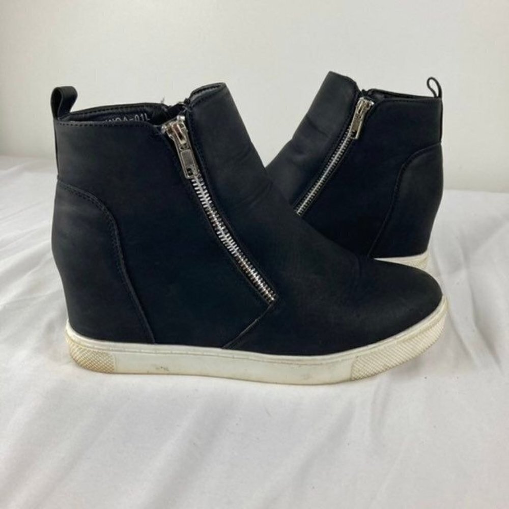 Womens Olivia & Kate Melinda Wedge Zip Booties 9